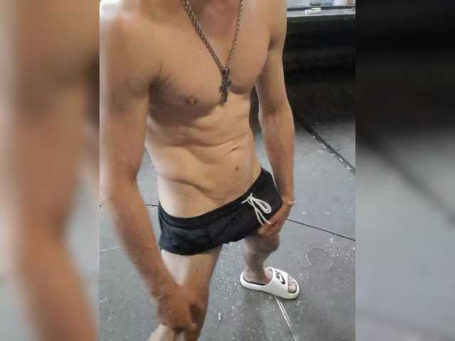 Live sex webcam photo for Bolt400 #290925661