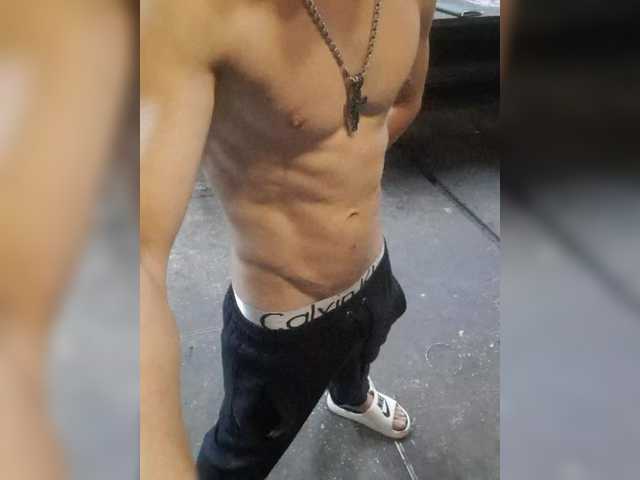 Live sex webcam photo for Bolt400 #291001829