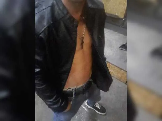 Live sex webcam photo for Bolt400 #291965600