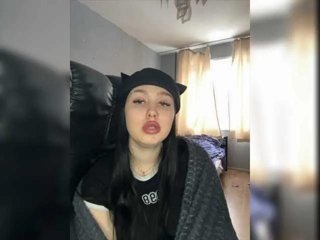 Live sex webcam photo for Boltushka-Anyuta #277111010