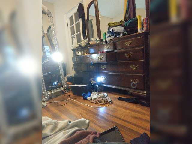 Live sex webcam photo for BonesClara #274075432