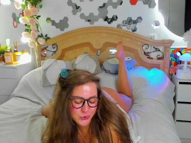 Live sex webcam photo for Bonne-Aurore #290133212