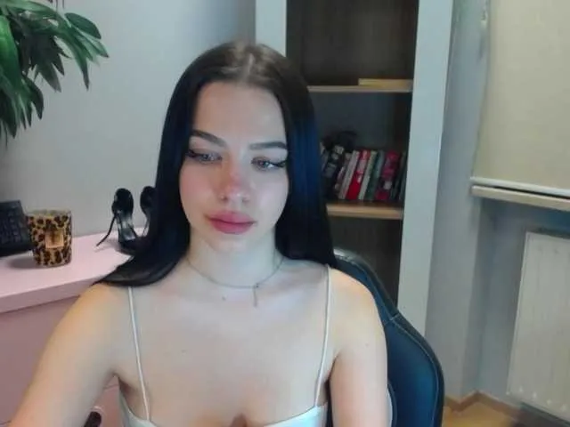 Live sex webcam photo for BonnieJuicy #275520232