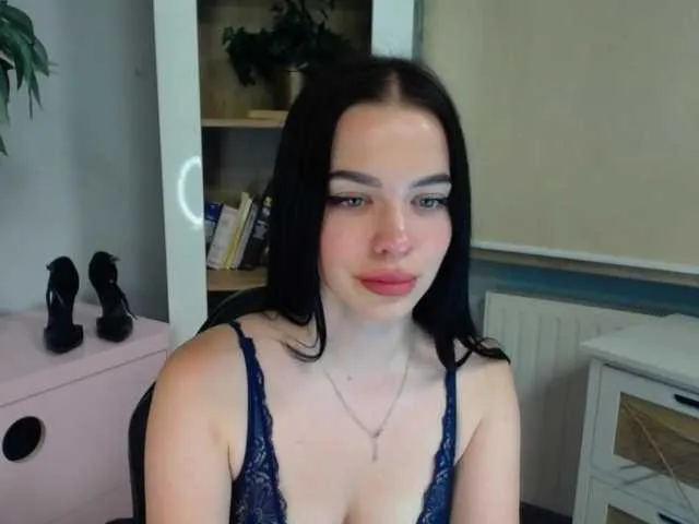 Live sex webcam photo for BonnieJuicy #275853948