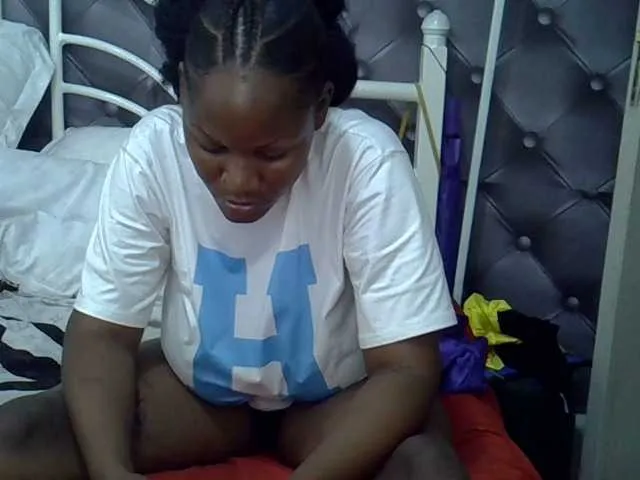 Live sex webcam photo for BoobieQueen #275838242