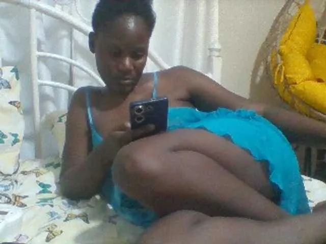 Live sex webcam photo for BoobieQueen #289516766