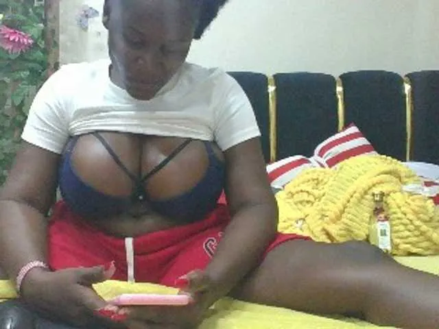Live sex webcam photo for BoobieQueen #293602116