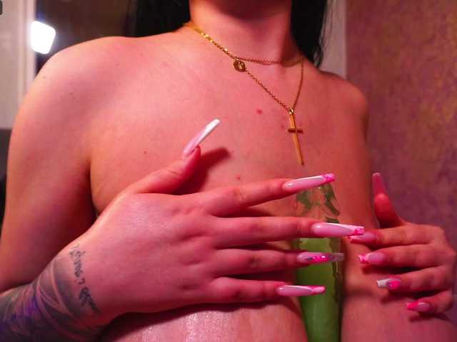 Live sex webcam photo for BoobsBounce69 #276334310