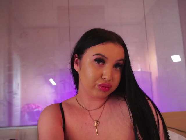 Live sex webcam photo for BoobsBounce69 #277007678