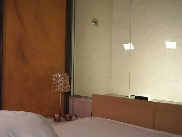 Live sex webcam photo for BoobsBounce69 #277498843