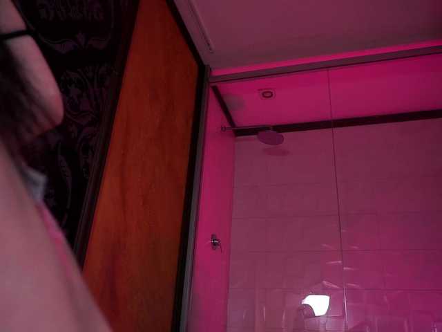 Live sex webcam photo for BoobsBounce69 #277524604