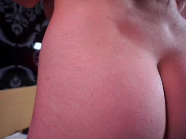 Live sex webcam photo for BoobsBounce69 #277558909