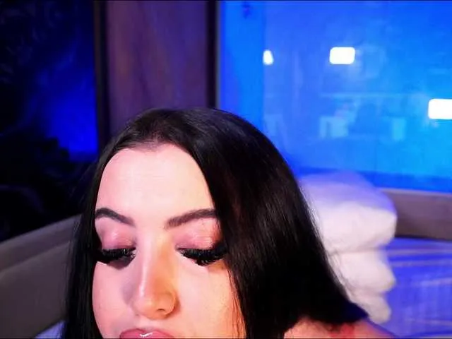 Live sex webcam photo for BoobsBounce69 #277659532