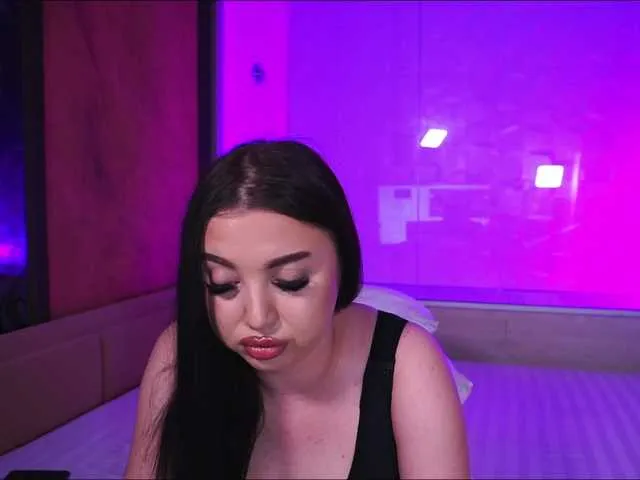 Live sex webcam photo for BoobsBounce69 #277896039