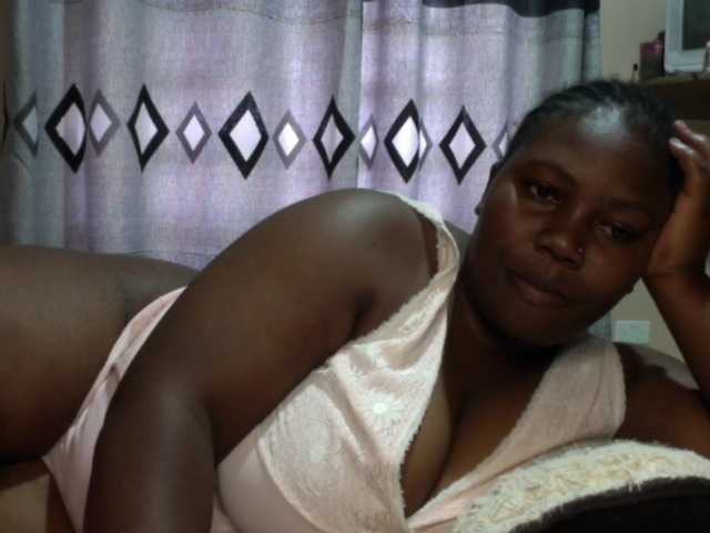 Live sex webcam photo for Bootylola #277399835