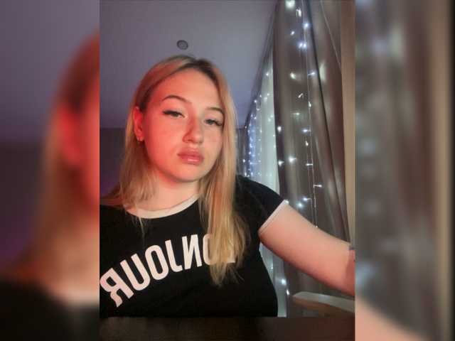 Live sex webcam photo for BoredGirl #275539035