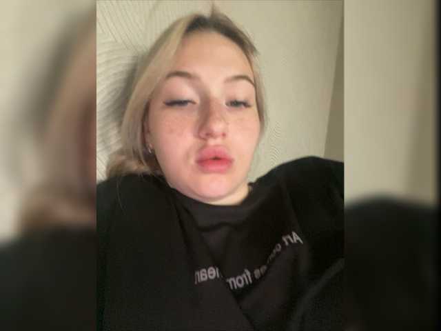 Live sex webcam photo for BoredGirl #275590272