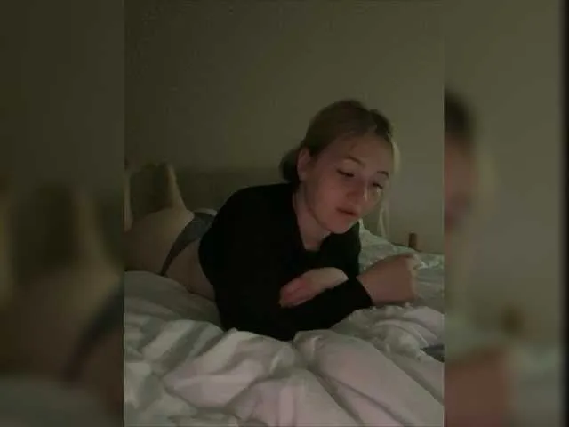 Live sex webcam photo for BoredGirl #275617877