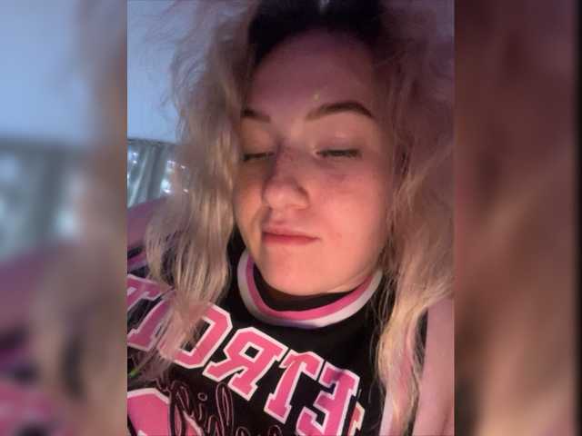 Live sex webcam photo for BoredGirl #275731162