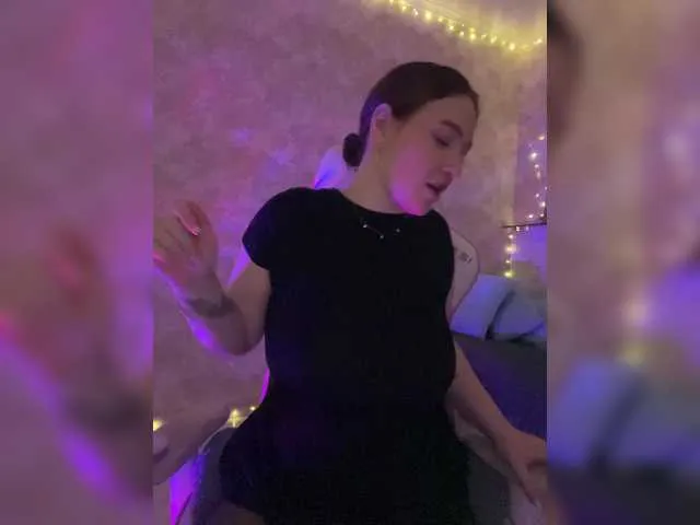 Live sex webcam photo for BoredGirl #290404970