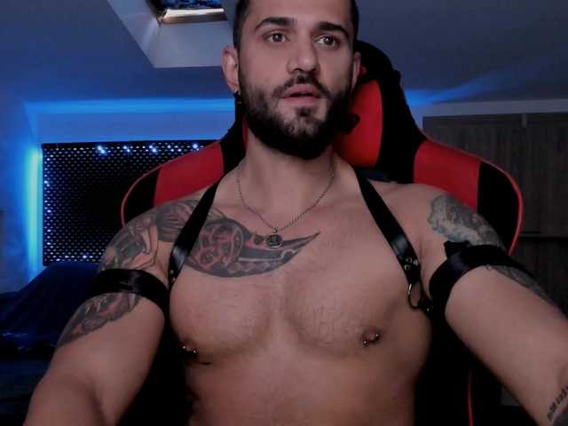 Live sex webcam photo for Born2dom #276437651