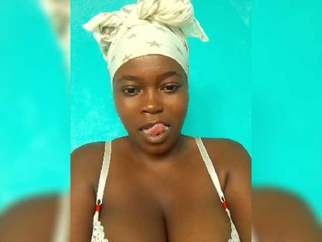 Live sex webcam photo for BossMama22 #275461364