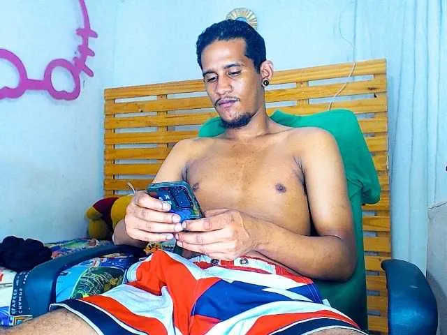 Live sex webcam photo for BoydirtyLatin #276755226