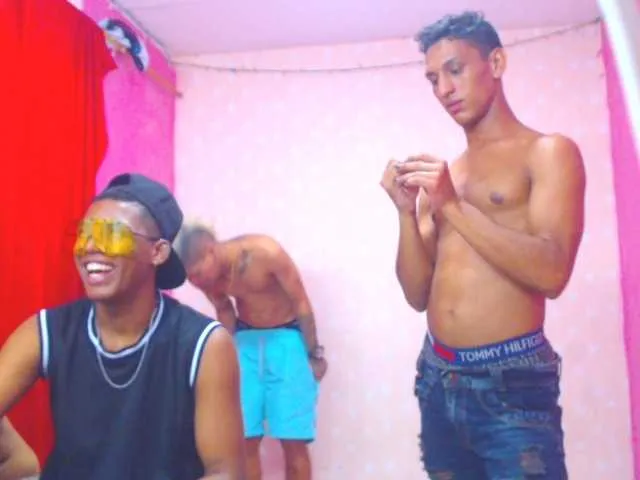 Live sex webcam photo for Boyslatinsx21 #273170486