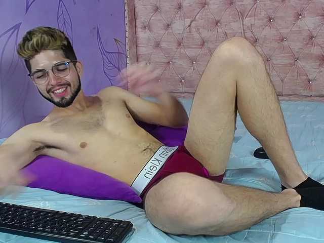 Live sex webcam photo for Bradmarshall2024 #275897025