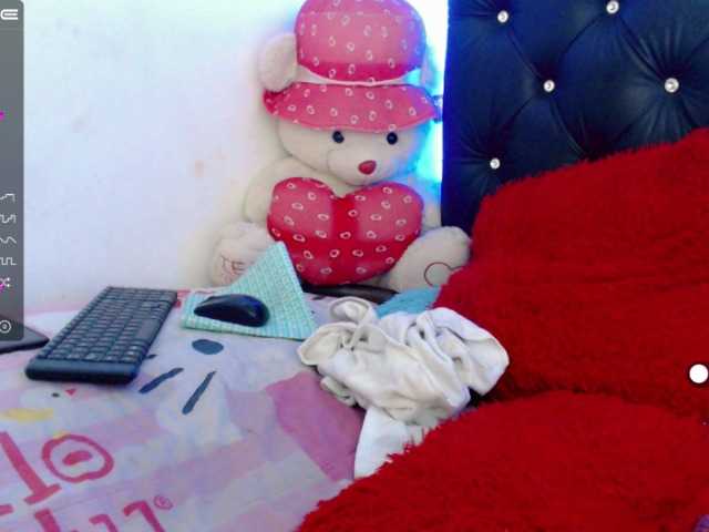 Live sex webcam photo for Brenda-7 #273564783