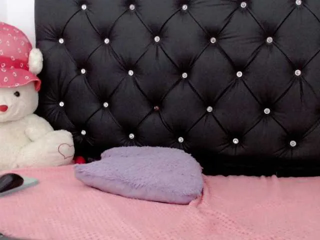 Live sex webcam photo for Brenda-7 #274596180