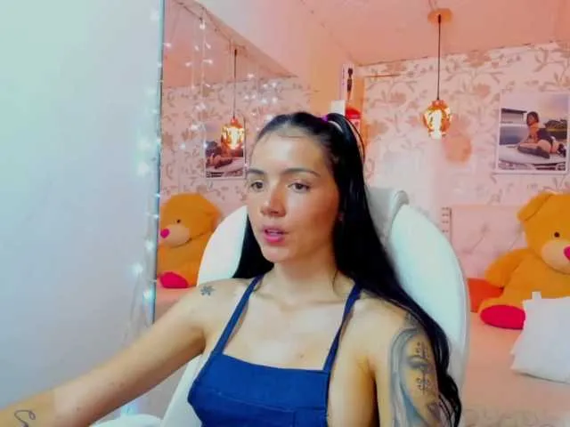 Live sex webcam photo for BrendaCoush #273192113