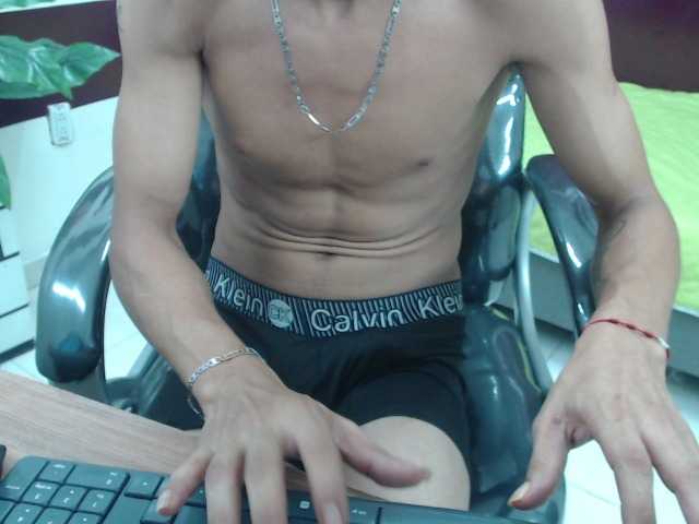 Live sex webcam photo for Brian-boy98 #277621590