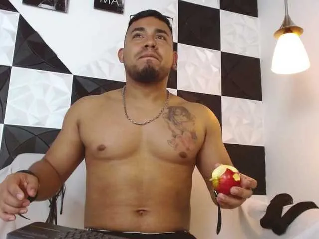 Live sex webcam photo for BrianMalonee #290966364