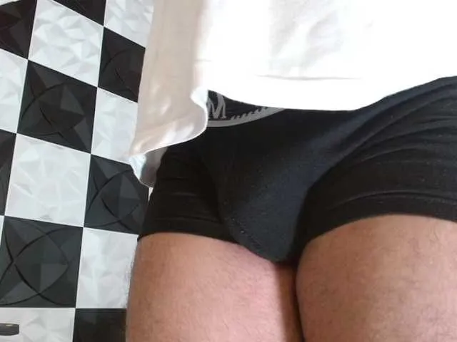 Live sex webcam photo for BrianMalonee #291016173