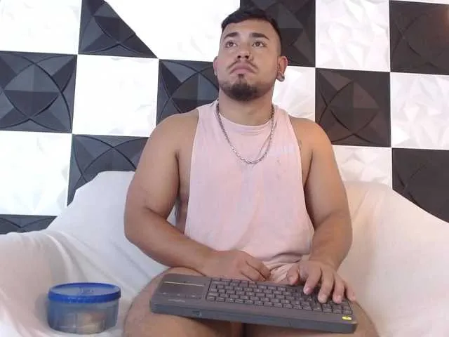 Live sex webcam photo for BrianMalonee #291091786