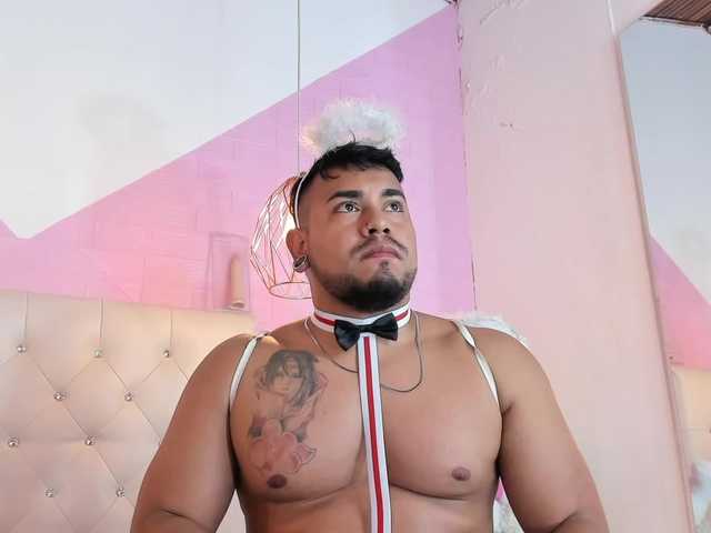 Live sex webcam photo for BrianMalonee #291246901