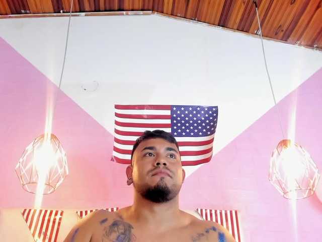 Live sex webcam photo for BrianMalonee #291392789