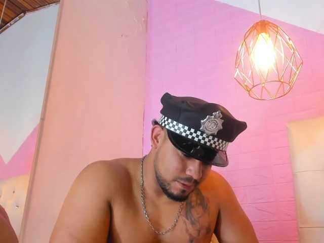 Live sex webcam photo for BrianMalonee #291460644