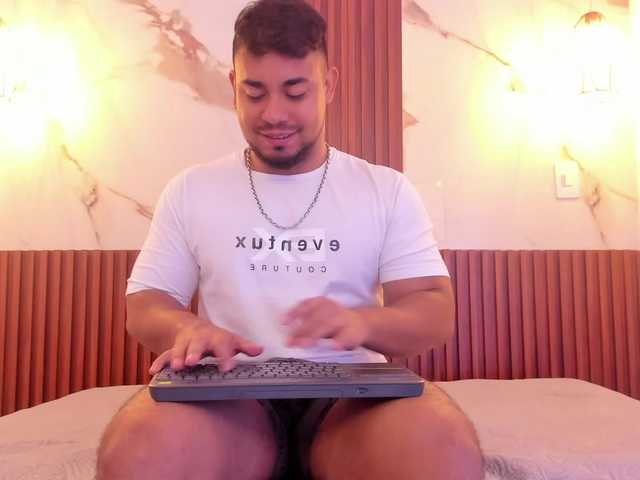 Live sex webcam photo for BrianMalonee #291614996