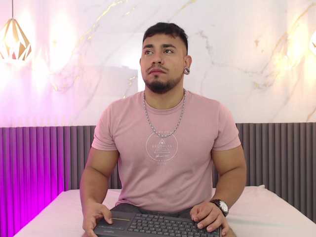 Live sex webcam photo for BrianMalonee #291640885