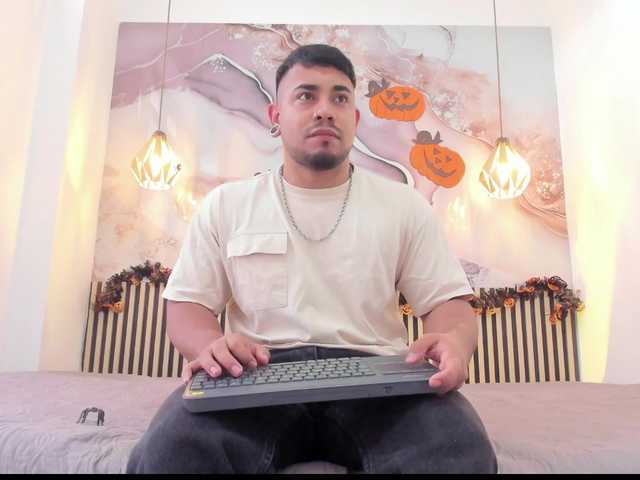 Live sex webcam photo for BrianMalonee #292200300