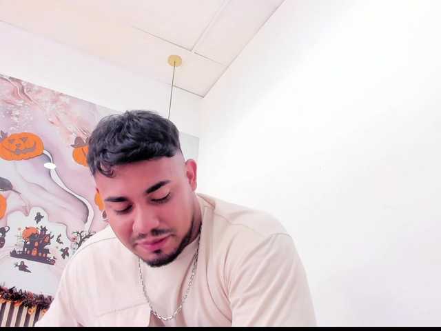 Live sex webcam photo for BrianMalonee #292201826