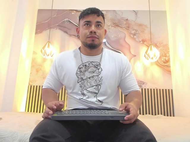 Live sex webcam photo for BrianMalonee #292220179