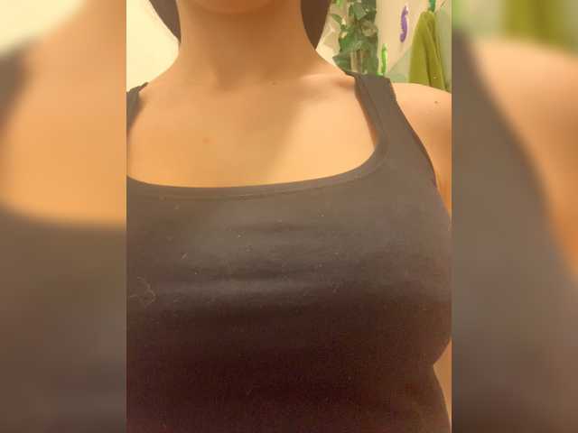 Live sex webcam photo for BrightCuteXx #272463934