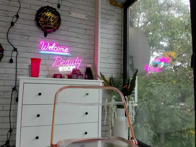 Live sex webcam photo for BritneyCharm #291972281