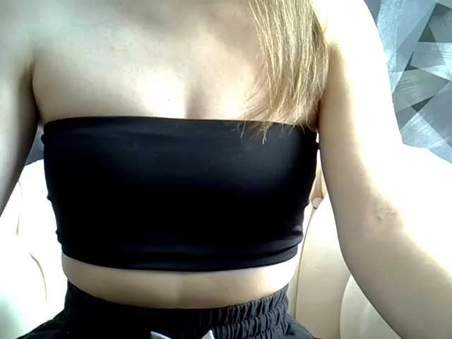 Live sex webcam photo for BritneyKittens #290588075
