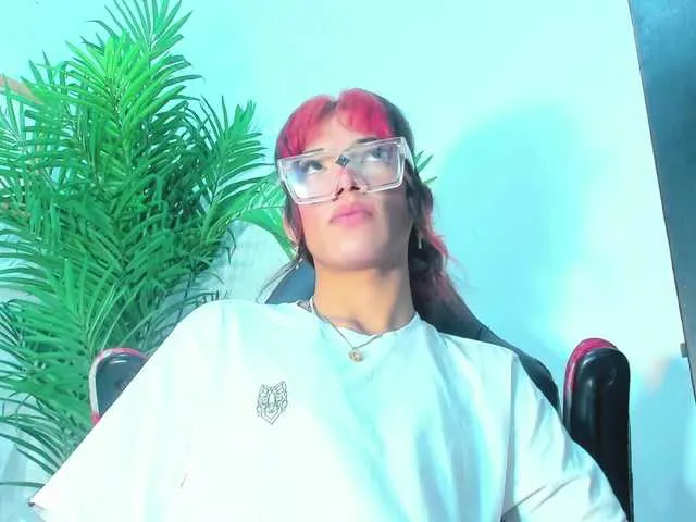 Live sex webcam photo for Briyit-Doll #291165220