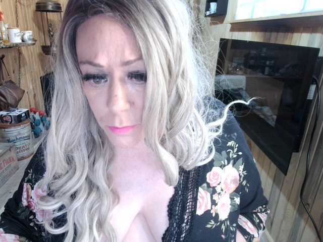 Live sex webcam photo for BrookeRides #287923371