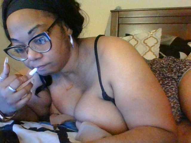 Live sex webcam photo for BrownRrenee #276410202